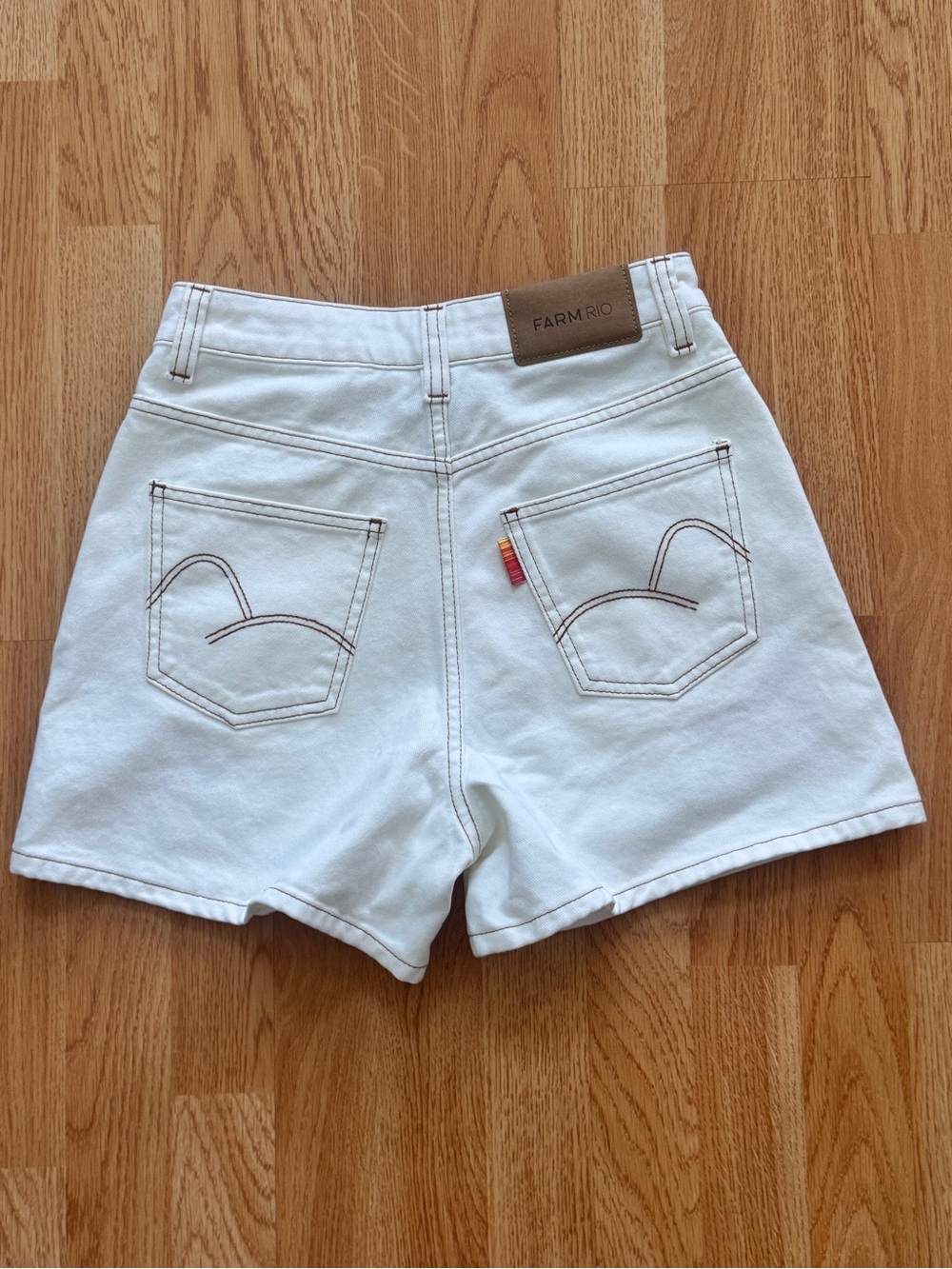 NWOT FARM Rio White High-Waist Shorts with Red Floral Embroidery- 25 - Picture 4 of 5